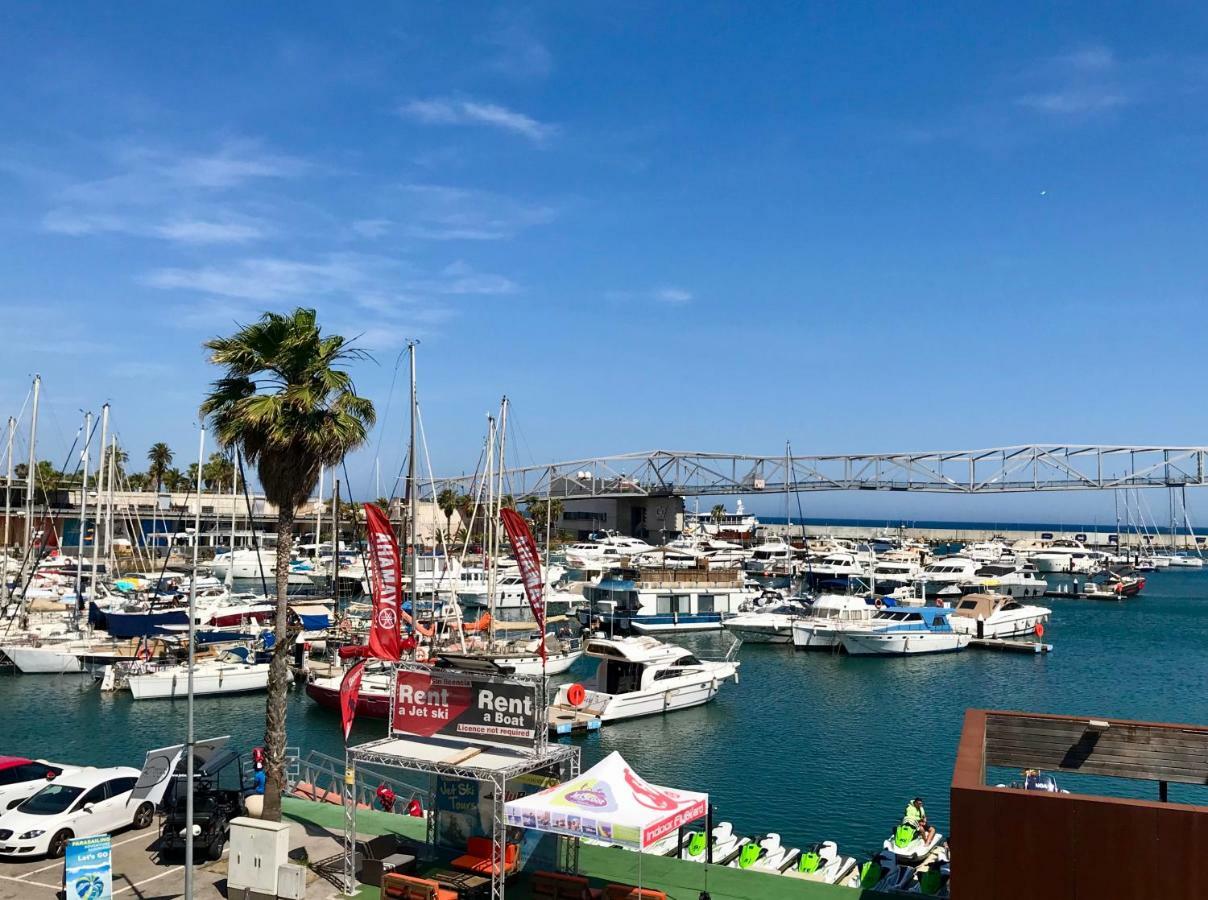 Отель Boat Yacht Barcelona Сан-Адриан-де-Бесос Экстерьер фото