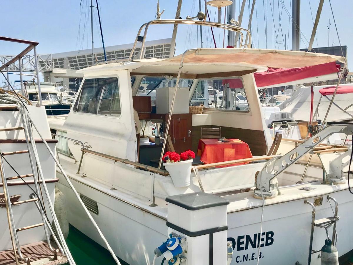 Отель Boat Yacht Barcelona Сан-Адриан-де-Бесос Экстерьер фото