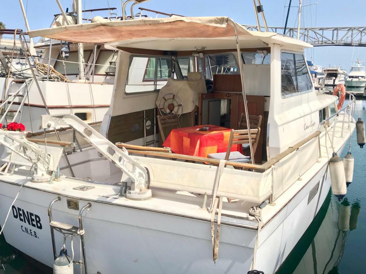 Отель Boat Yacht Barcelona Сан-Адриан-де-Бесос Экстерьер фото