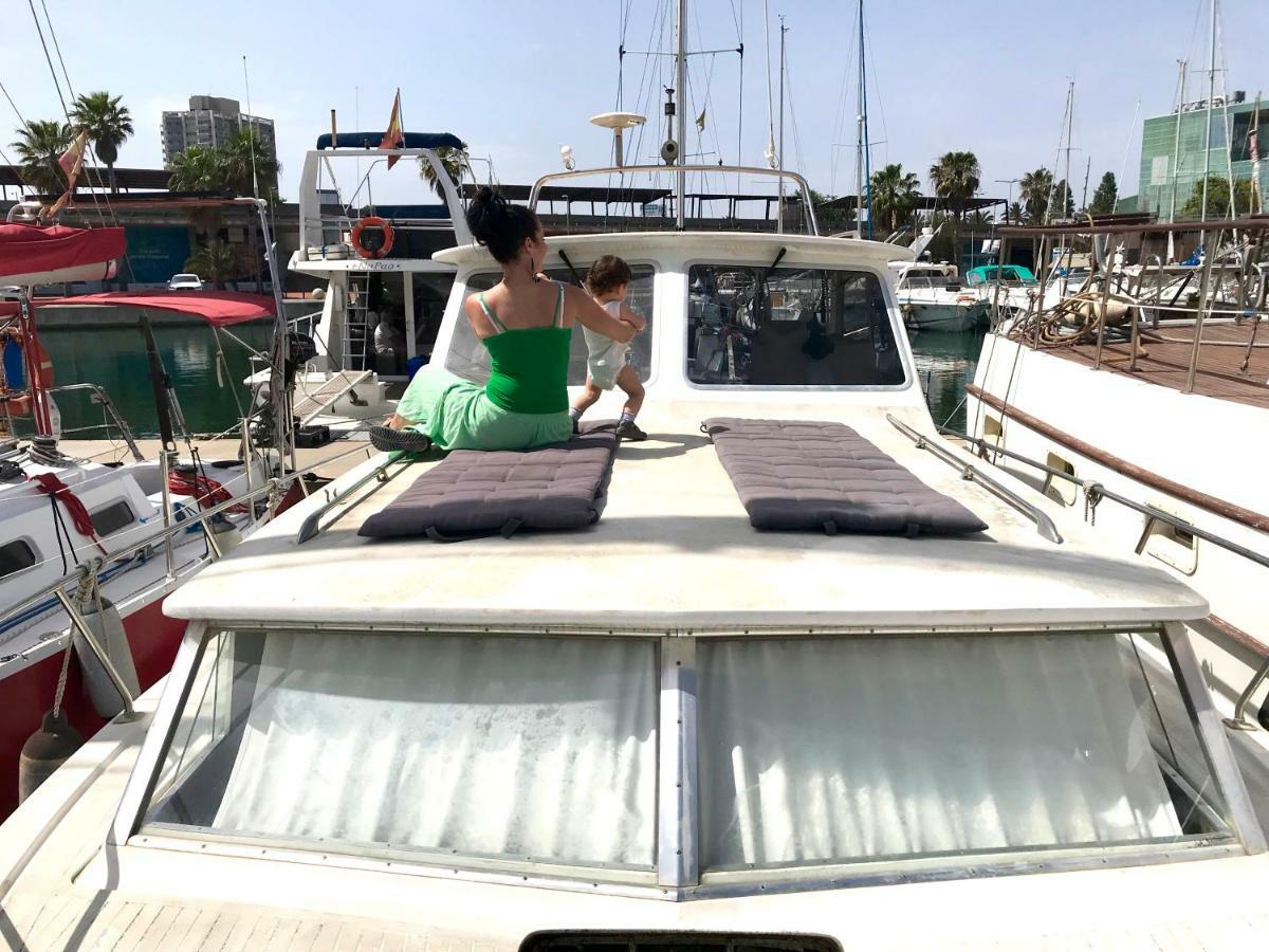 Отель Boat Yacht Barcelona Сан-Адриан-де-Бесос Экстерьер фото