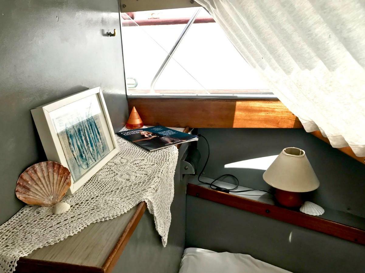 Отель Boat Yacht Barcelona Сан-Адриан-де-Бесос Экстерьер фото