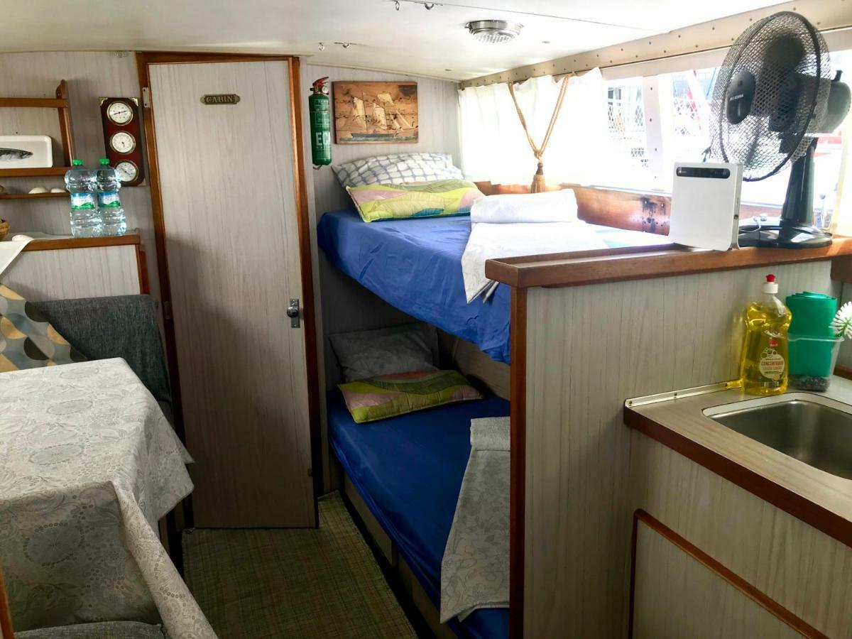 Отель Boat Yacht Barcelona Сан-Адриан-де-Бесос Экстерьер фото
