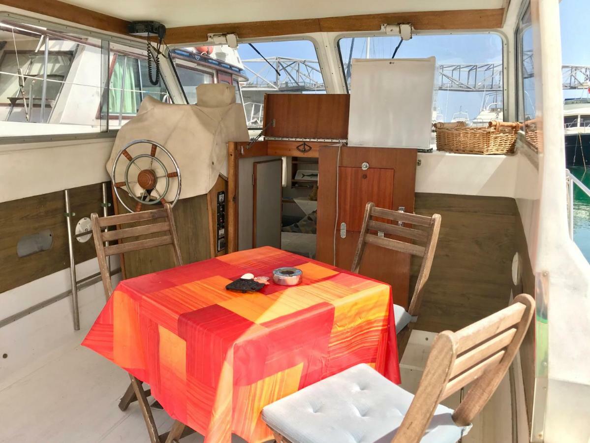 Отель Boat Yacht Barcelona Сан-Адриан-де-Бесос Экстерьер фото